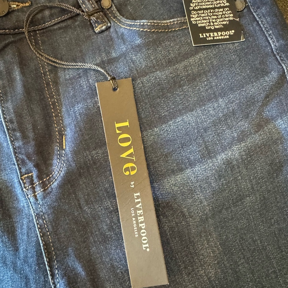 NWT Liverpool Los Angeles Dark Blue Charlie Crop Jeans - Picture 6 of 10